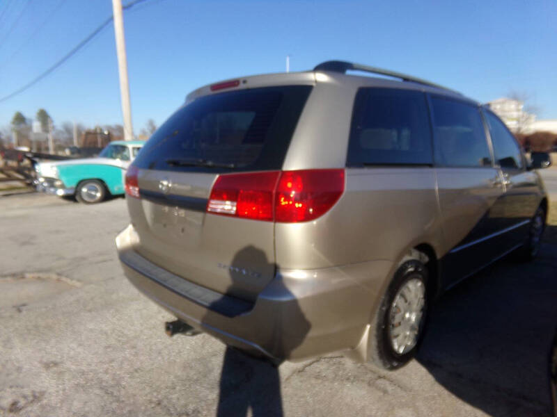 2005 Toyota Sienna LE 7 Passenger