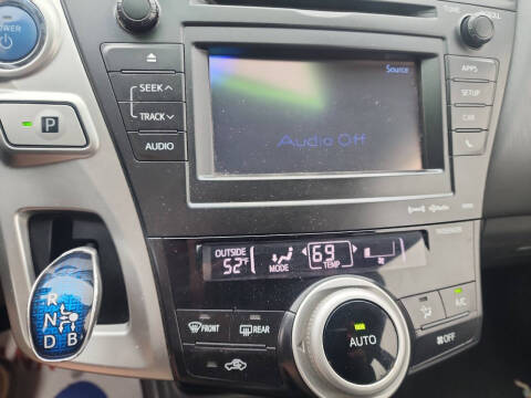 2014 Toyota Prius v Five