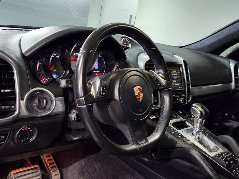 2013 Porsche Cayenne GTS
