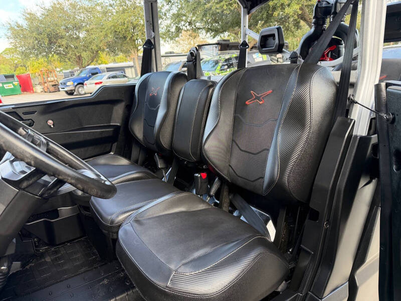 2024 Can-Am Defender Max X MR With Half Do