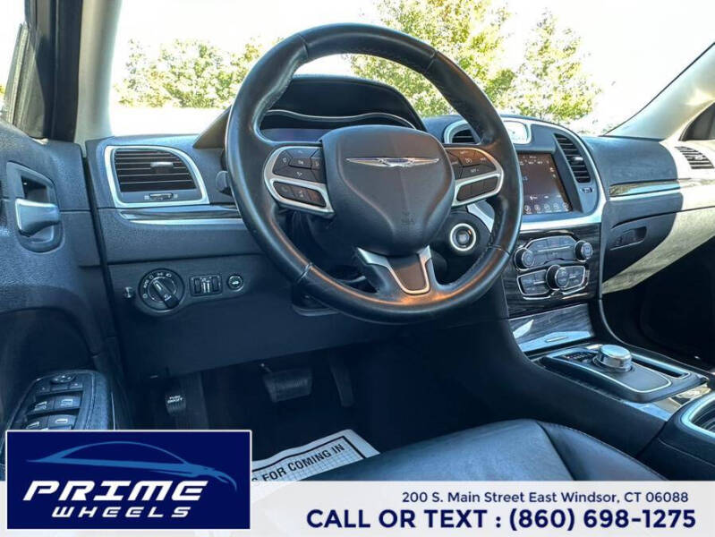 2017 Chrysler 300 Limited