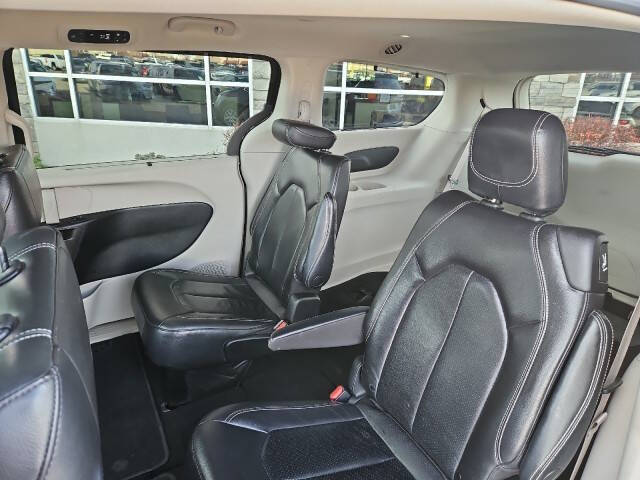 2022 Chrysler Pacifica Touring L