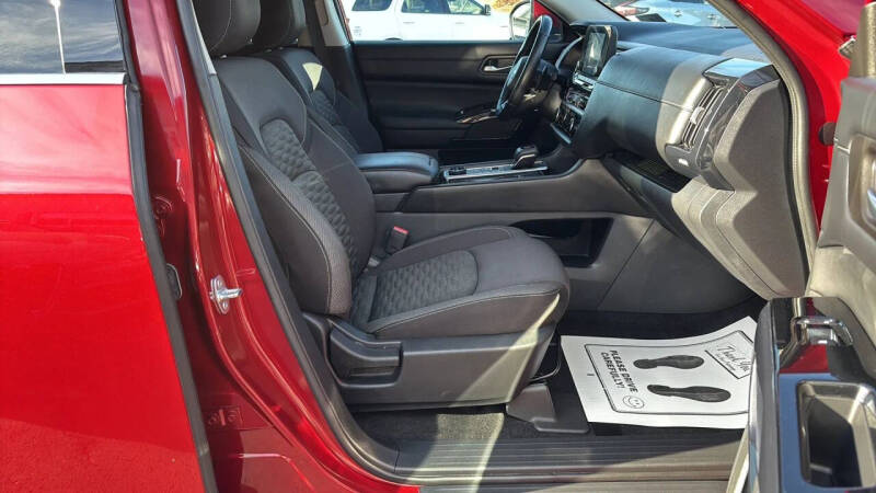 2022 Nissan Pathfinder SV