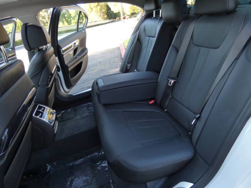 2022 BMW 7 Series 745e xDrive