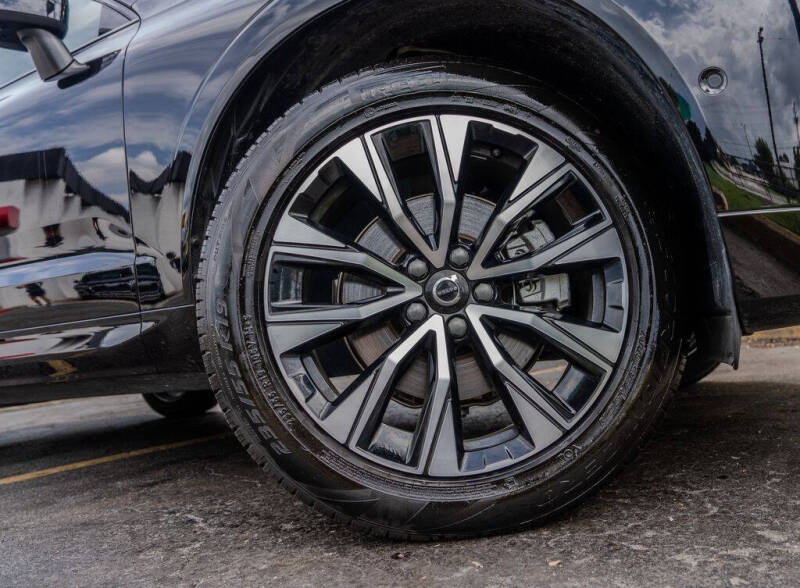 2025 Volvo XC60 B5 Plus Dark Theme