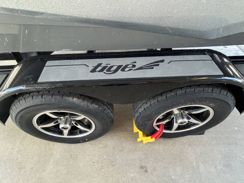 2022 ATX Surf Boat 22ft