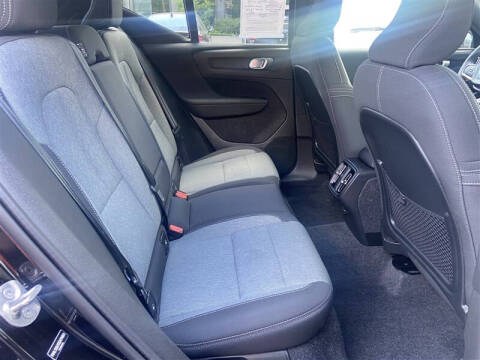 2025 Volvo XC40 B5 Core Bright Theme