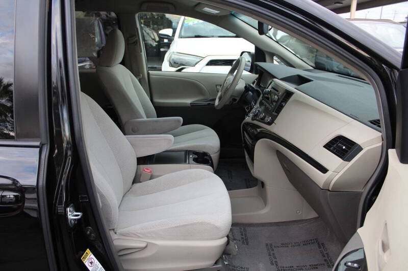 2012 Toyota Sienna