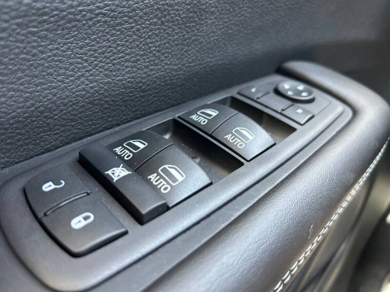2027 Chrysler Pacifica LX