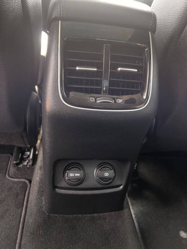 2017 Kia Cadenza Technology