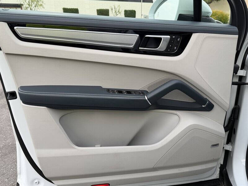 2023 Porsche Cayenne S Platinum Edition