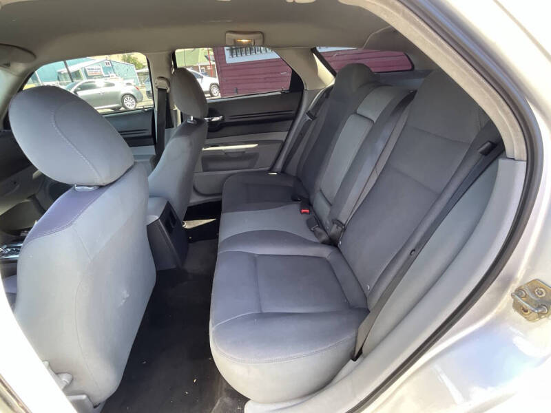 2006 Dodge Magnum SE
