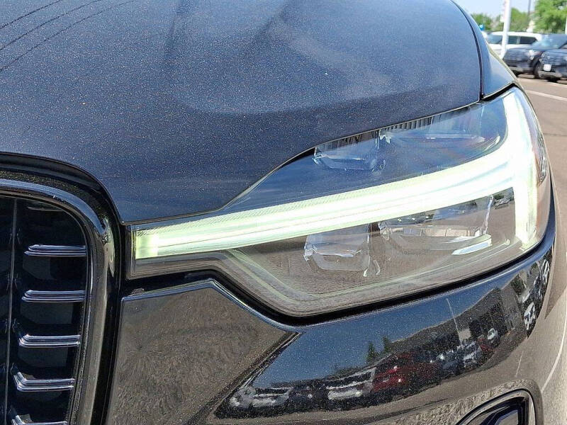 2023 Volvo XC60 B5 Plus Dark Theme