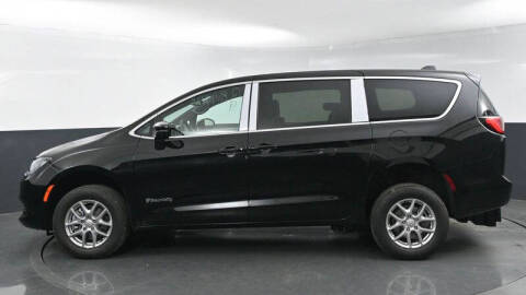 2025 Chrysler Voyager LX