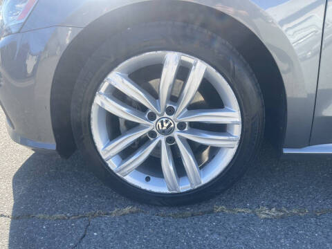 2018 Volkswagen Passat 2.0T SE