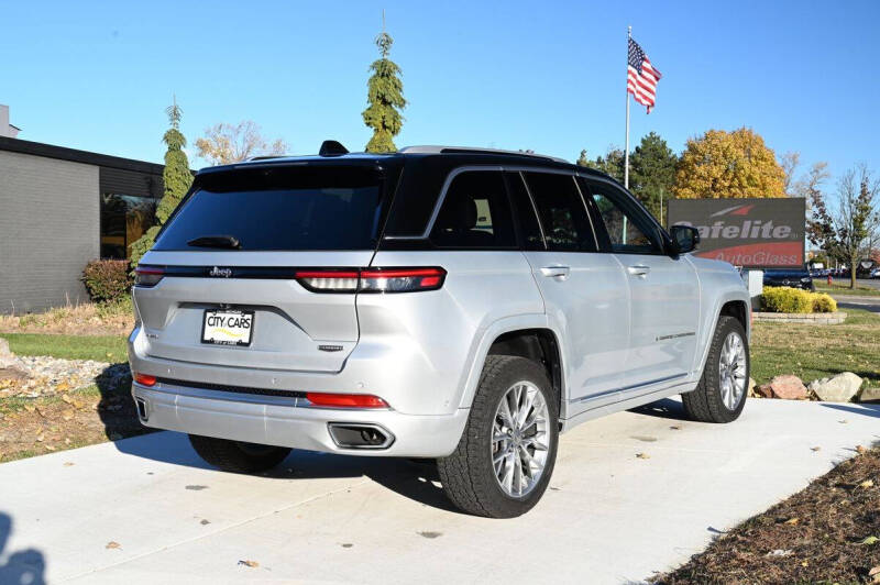 2022 Jeep Grand Cherokee Summit