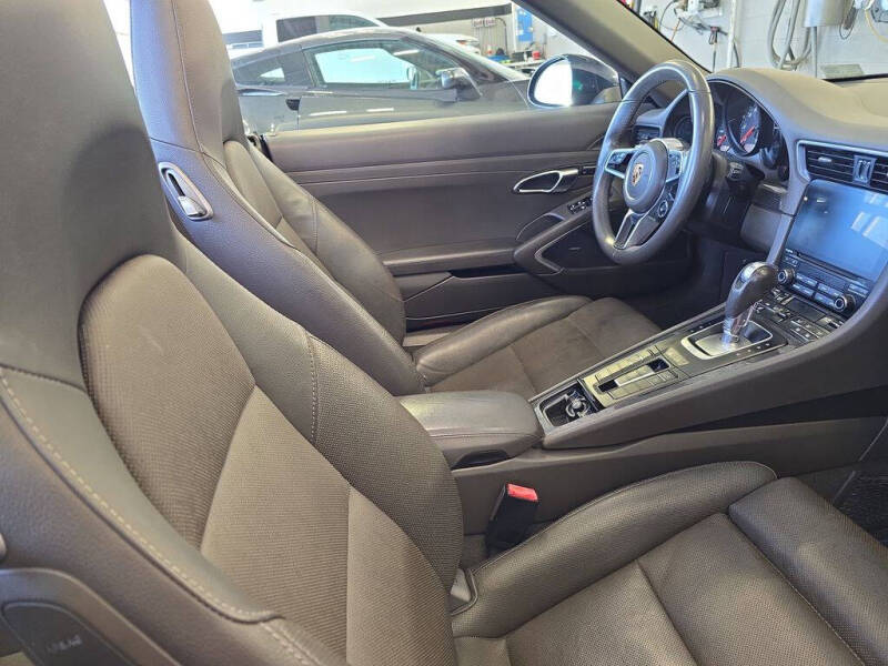 2018 Porsche 911 Carrera