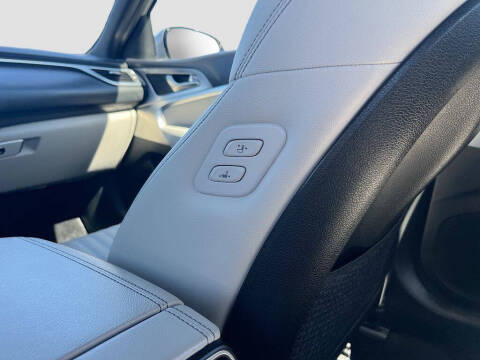 2023 Genesis G70