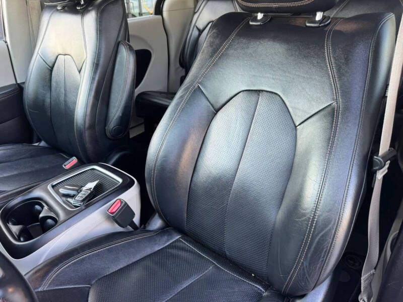 2017 Chrysler Pacifica Touring-L Plus