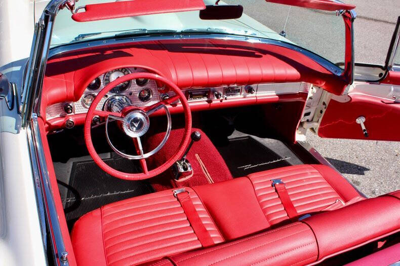 1957 Ford Thunderbird