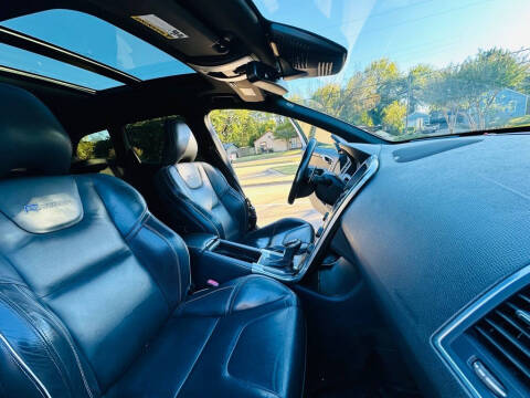 2015 Volvo XC60 T6 R-Design Platinum