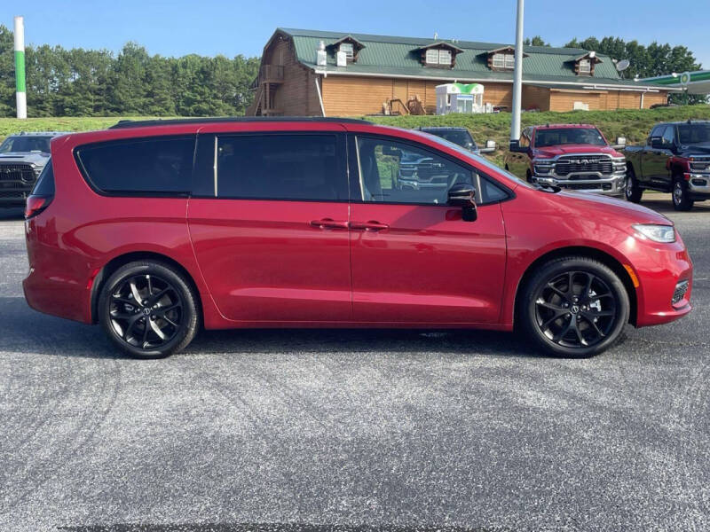 2026 Chrysler Pacifica Select