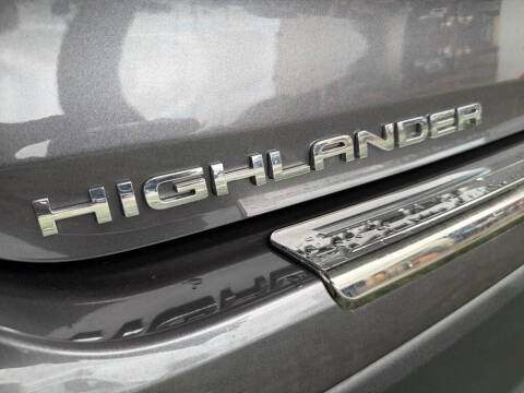 2022 Toyota Highlander LE