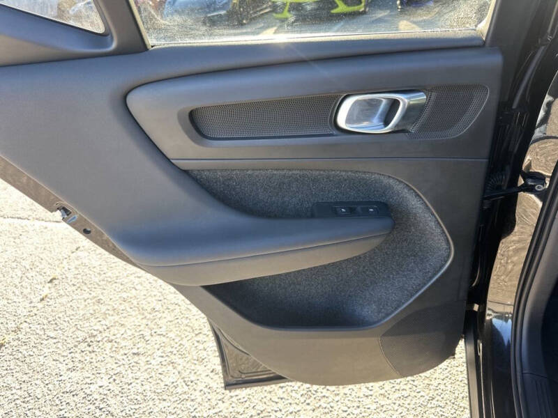 2025 Volvo XC40 B5 Core Bright Theme