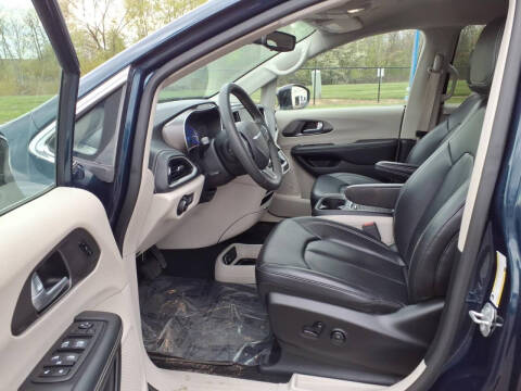 2024 Chrysler Pacifica Plug-In Hybrid Select