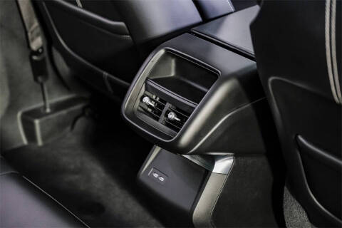 2024 Cadillac LYRIQ Luxury 1