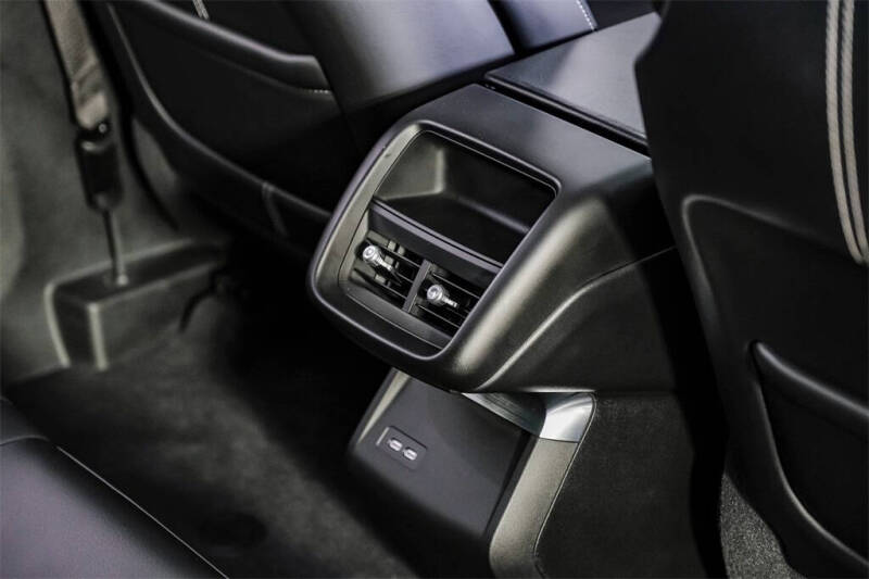 2024 Cadillac LYRIQ Luxury 1