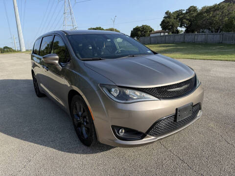 2018 Chrysler Pacifica Touring Plus