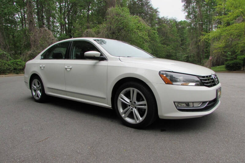 2014 Volkswagen Passat SEL Premium photo 9