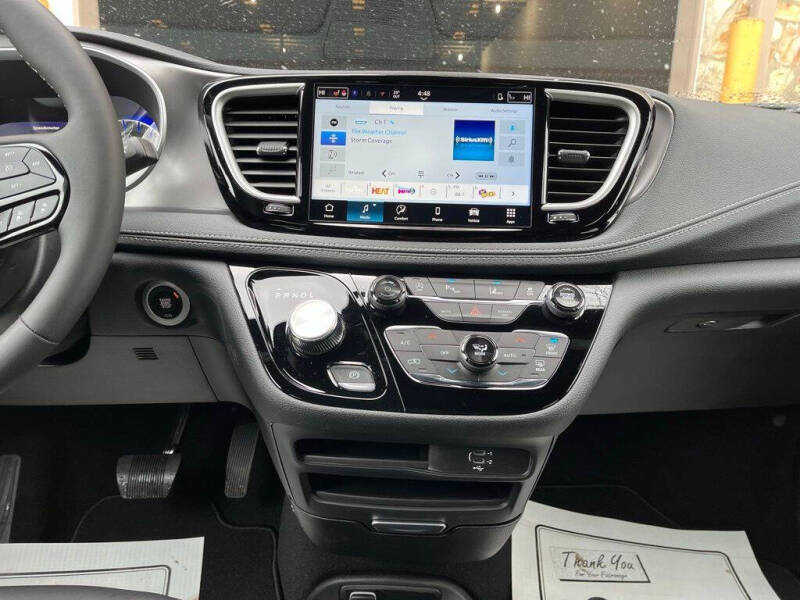 2026 Chrysler Pacifica Select