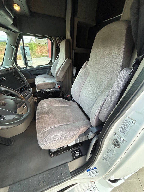 2016 Freightliner Cascadia