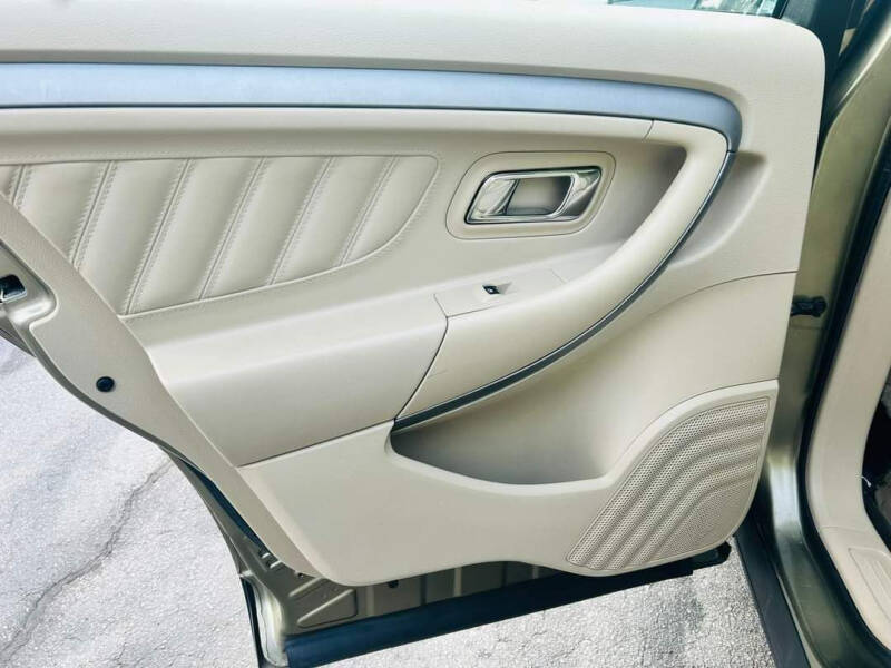 2013 Ford Taurus SEL