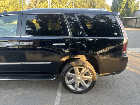 2016 Cadillac Escalade Luxury Collection