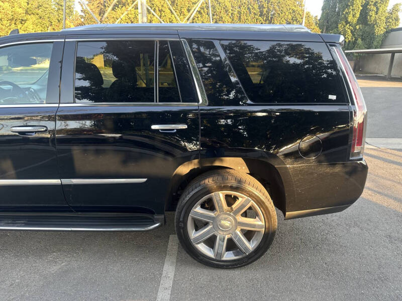 2016 Cadillac Escalade Luxury Collection