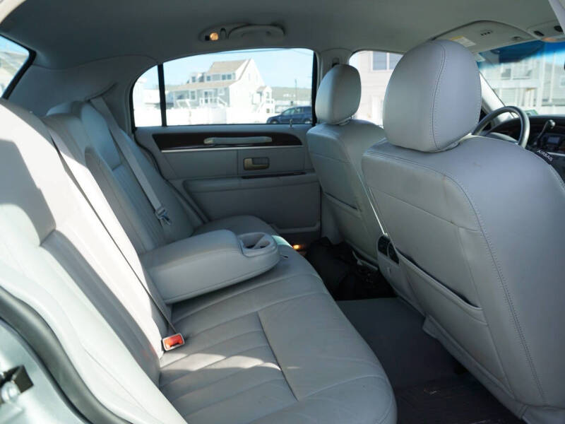 2006 Lincoln Town Car Signature