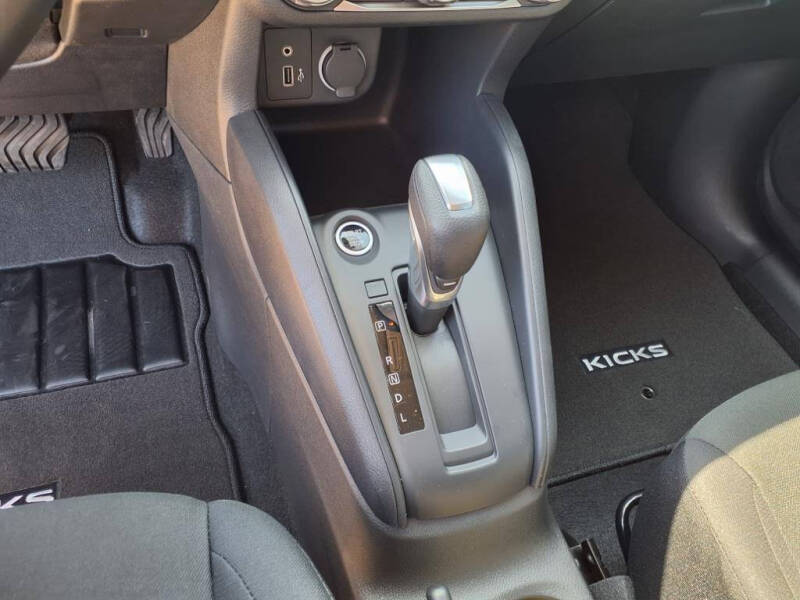 2025 Nissan Kicks Play S