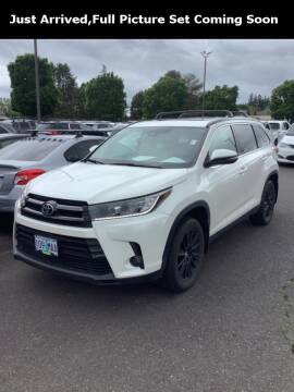 2019 Toyota Highlander for sale at Royal Moore Custom Finance in Hillsboro OR