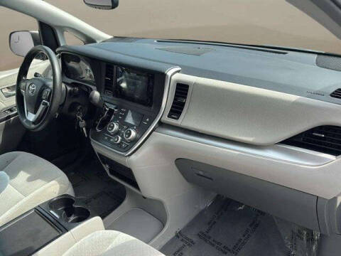 2015 Toyota Sienna LE 8-Passenger