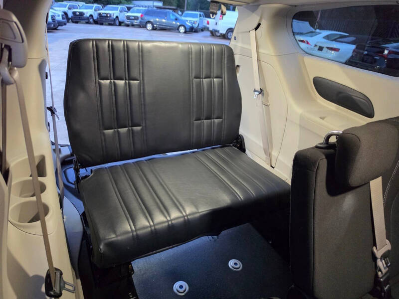 2021 Chrysler Voyager LX