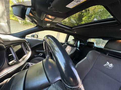 2017 Dodge Challenger 392 HEMI Scat Pack Shaker
