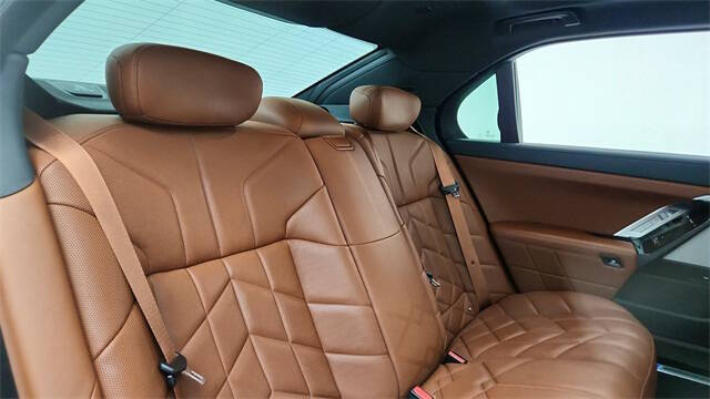 2023 BMW 7 Series 740i