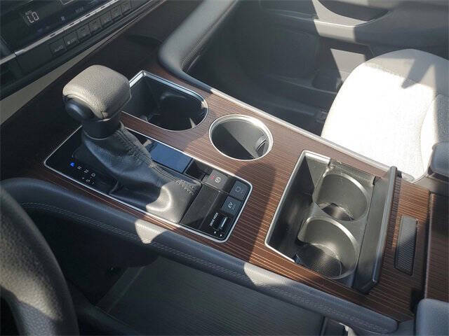 2022 Toyota Sienna LE 8-Passenger