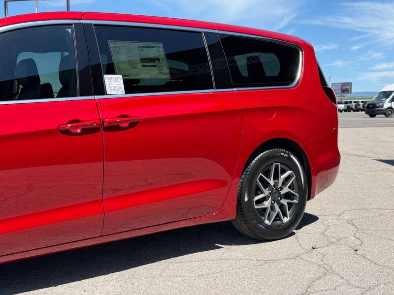 2027 Chrysler Pacifica Limited