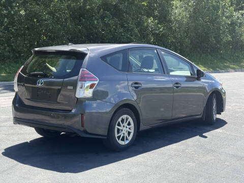 2015 Toyota Prius v Four