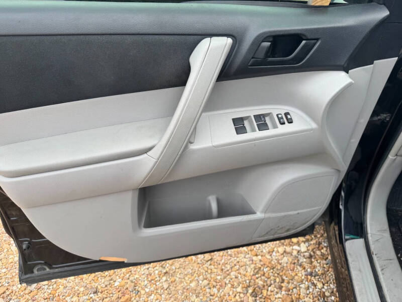 2011 Toyota Highlander SE