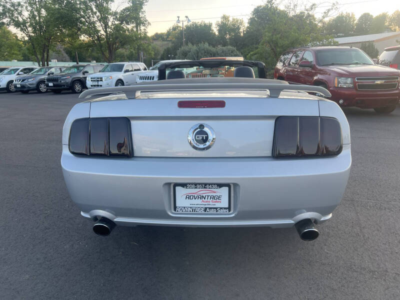 2006 Ford Mustang GT Deluxe